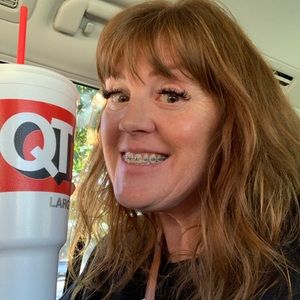 Meet your Posher, Lorie